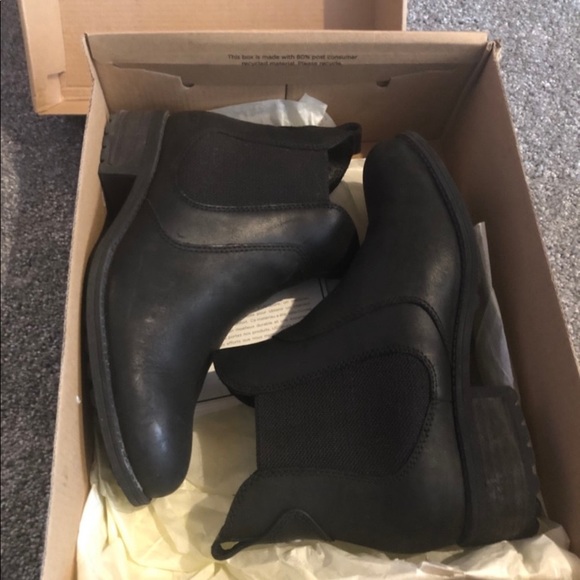 UGG BOOTS SIZE 7 - only worn a few times - Picture 5 of 8